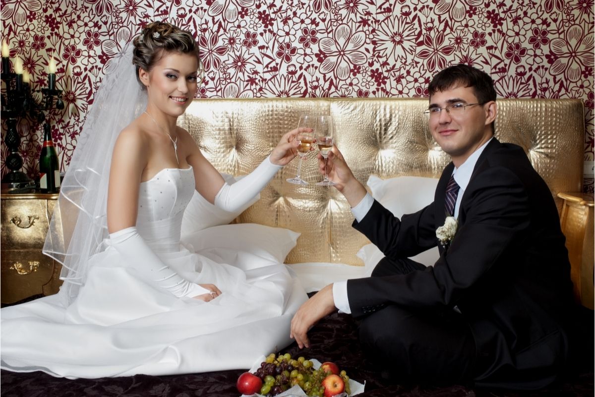Decoração de quarto de casal recém-casado — Reprodução Canva