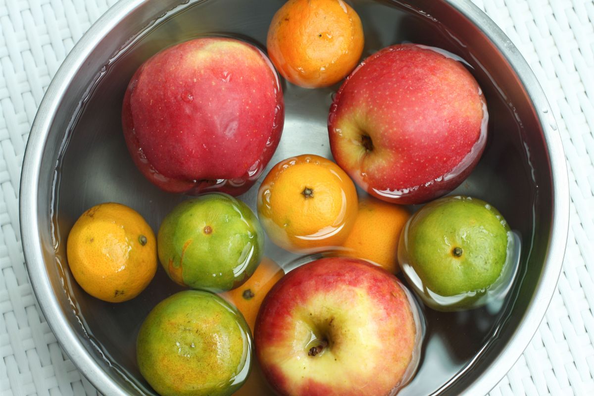 Lavem bem as frutas e os vegetais